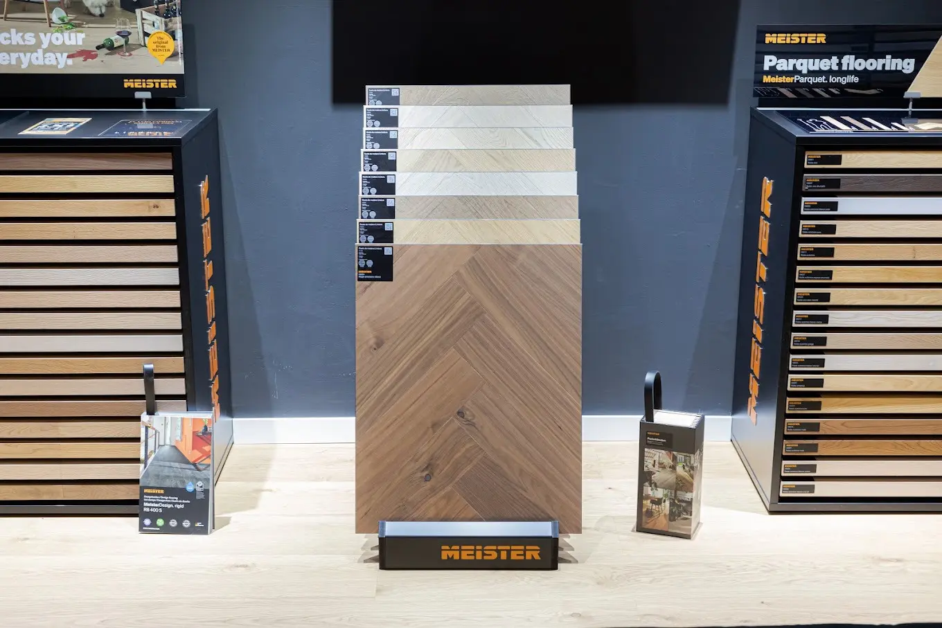 Interior de la Boutique Plus MEISTER Sevilla